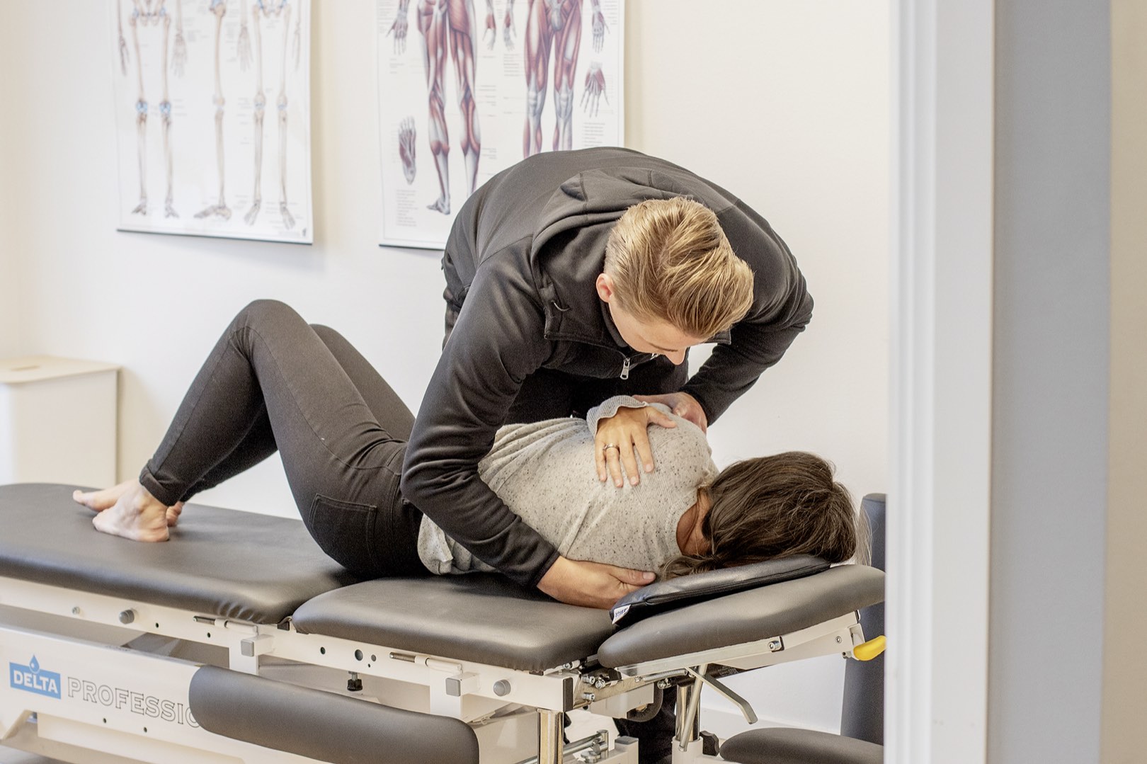 Manuell behandling på Performa Rehab i Nyköping