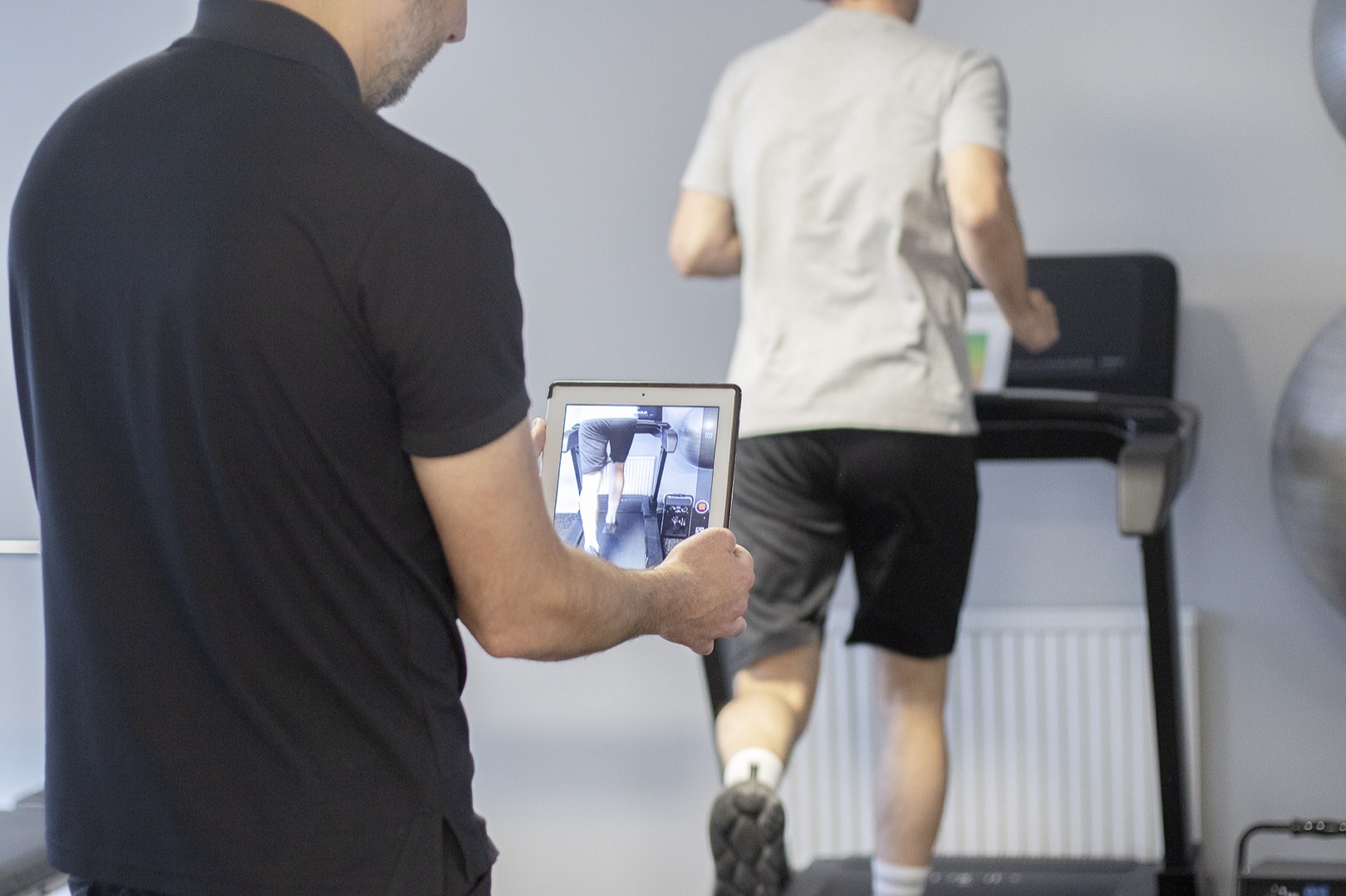 Gånganalys på löpband hos Performa Rehab